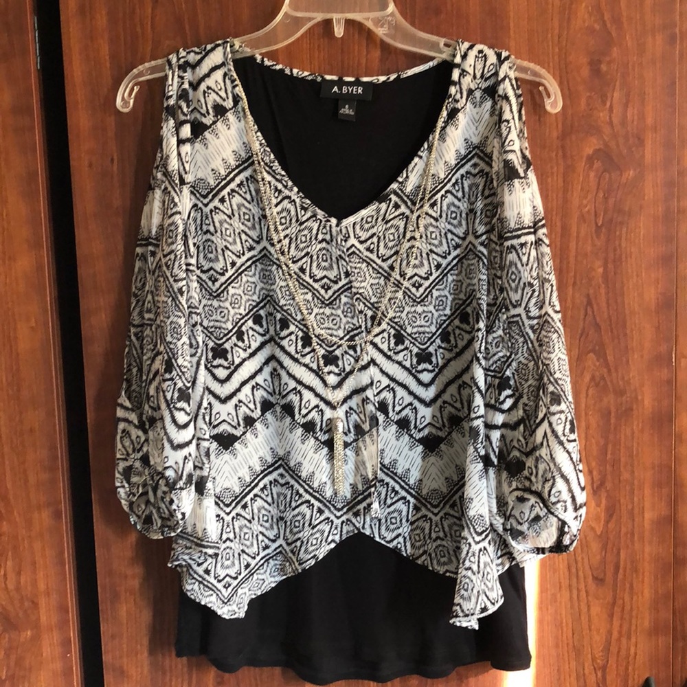 Small dress shirt open sleeves necklace attached